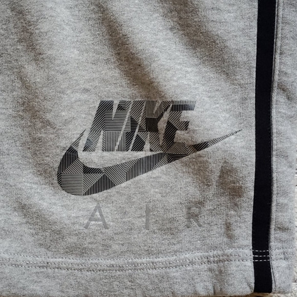 Boys Nike Air sweat shorts size medium gray - Picture 2 of 9